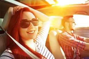 Bag-free-travel-couple-710x473