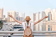 Bag-free-travel-girl-710x473