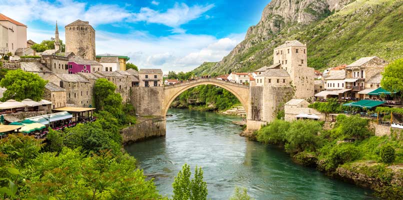 Fly-to-Bosnia-and-Herzegovina-fort-806x400