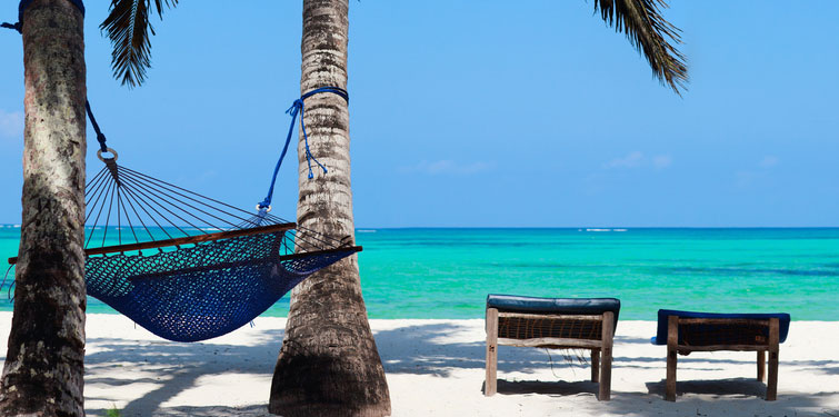 zanzibar-sunbeds-on-the-beach-806x400